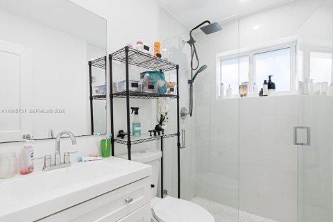 House in South Miami, Florida 4 bedrooms, 116.41 sq.m. № 2002714 - photo 18