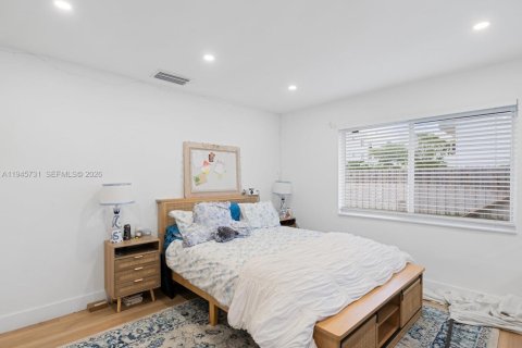 House in South Miami, Florida 4 bedrooms, 116.41 sq.m. № 2002714 - photo 22