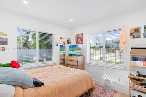 House in South Miami, Florida 4 bedrooms, 116.41 sq.m. № 2002714 - photo 20