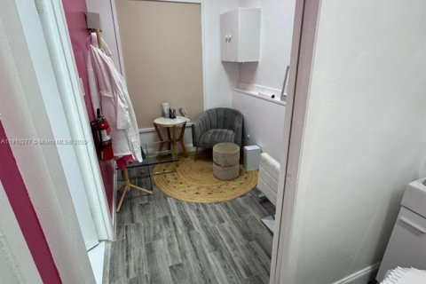 Купить коммерческую недвижимость в Бей-Харбор-Айлендс, Флорида № 2013413 - фото 1