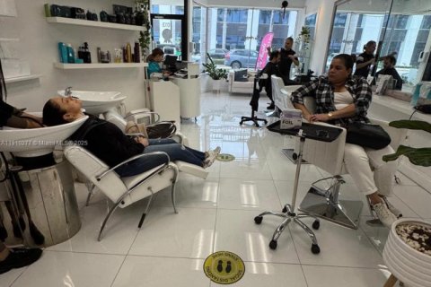 Купить коммерческую недвижимость в Бей-Харбор-Айлендс, Флорида № 2013413 - фото 2