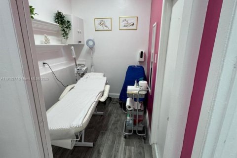 Купить коммерческую недвижимость в Бей-Харбор-Айлендс, Флорида № 2013413 - фото 3