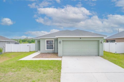 House in Zephyrhills, Florida 3 bedrooms, 120.59 sq.m. № 2100690