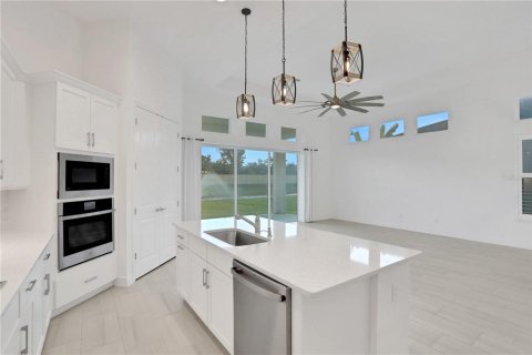 House in Port Orange, Florida 4 bedrooms, 246.28 sq.m. № 1722199 - photo 11