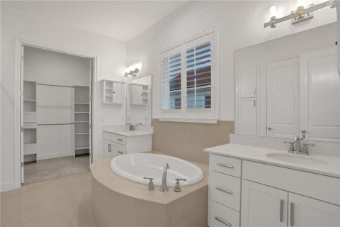 House in Port Orange, Florida 4 bedrooms, 246.28 sq.m. № 1722199 - photo 19