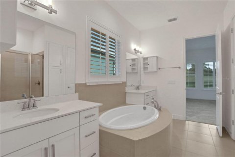 House in Port Orange, Florida 4 bedrooms, 246.28 sq.m. № 1722199 - photo 20
