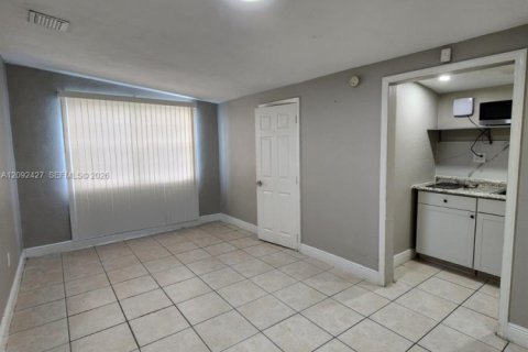Villa ou maison à vendre à Sunrise, Floride: 4 chambres, 121.89 m2 № 2422001 - photo 13