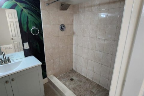 Villa ou maison à vendre à Sunrise, Floride: 4 chambres, 121.89 m2 № 2422001 - photo 17