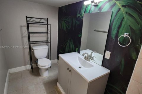 Villa ou maison à vendre à Sunrise, Floride: 4 chambres, 121.89 m2 № 2422001 - photo 14