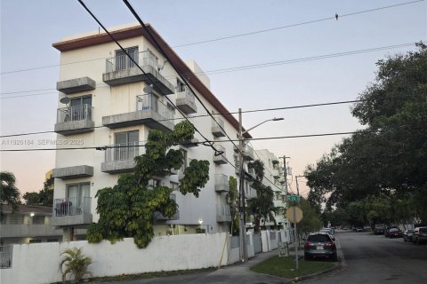 Снять в аренду виллу или дом в Майами, Флорида 2 спальни, 1113.15м2, № 1985682 - фото 1