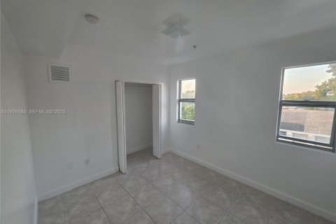 Снять в аренду виллу или дом в Майами, Флорида 2 спальни, 1113.15м2, № 1985682 - фото 10