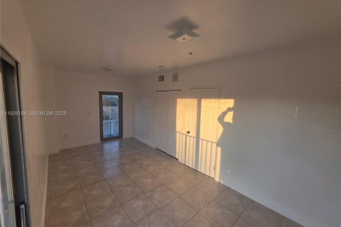 Снять в аренду виллу или дом в Майами, Флорида 2 спальни, 1113.15м2, № 1985682 - фото 4