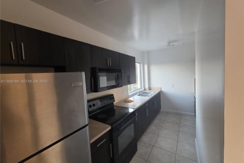 Снять в аренду виллу или дом в Майами, Флорида 2 спальни, 1113.15м2, № 1985682 - фото 9