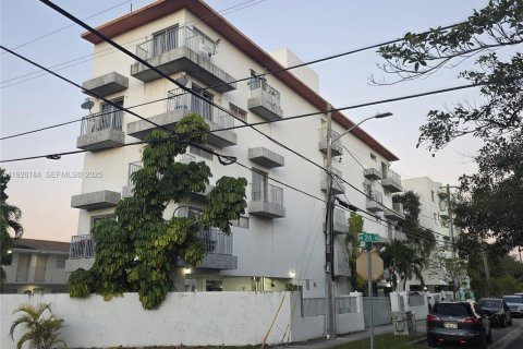 Снять в аренду виллу или дом в Майами, Флорида 2 спальни, 1113.15м2, № 1985682 - фото 2