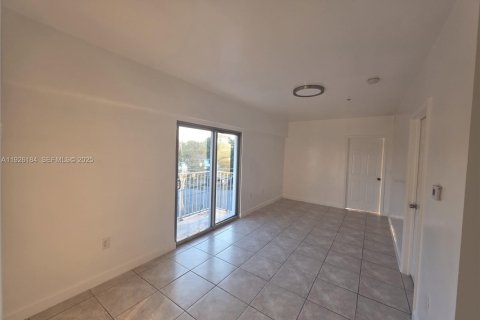 Снять в аренду виллу или дом в Майами, Флорида 2 спальни, 1113.15м2, № 1985682 - фото 5