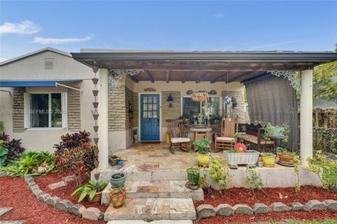 Villa ou maison à vendre à Miami, Floride: 2 chambres, 103.21 m2 № 2004990 - photo 5