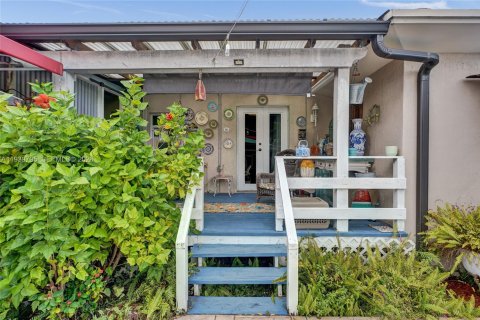 Villa ou maison à vendre à Miami, Floride: 2 chambres, 103.21 m2 № 2004990 - photo 21