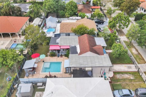 Villa ou maison à vendre à Miami, Floride: 2 chambres, 103.21 m2 № 2004990 - photo 2