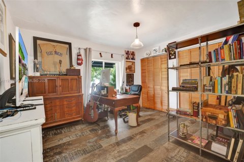 Villa ou maison à vendre à Miami, Floride: 2 chambres, 103.21 m2 № 2004990 - photo 13