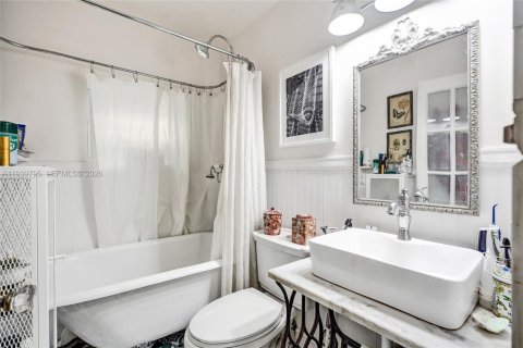 Villa ou maison à vendre à Miami, Floride: 2 chambres, 103.21 m2 № 2004990 - photo 12