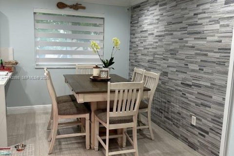 Copropriété à louer à Miami, Floride: 3 chambres, 104.98 m2 № 1999226 - photo 3