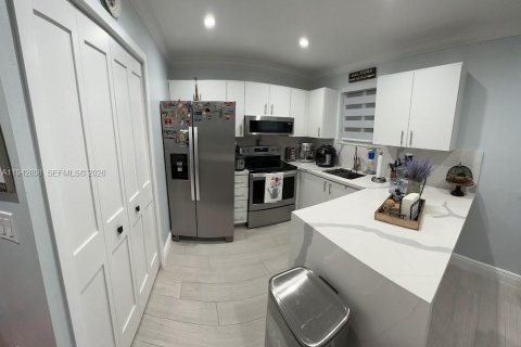 Condo à Miami, Floride, 3 chambres № 1999226