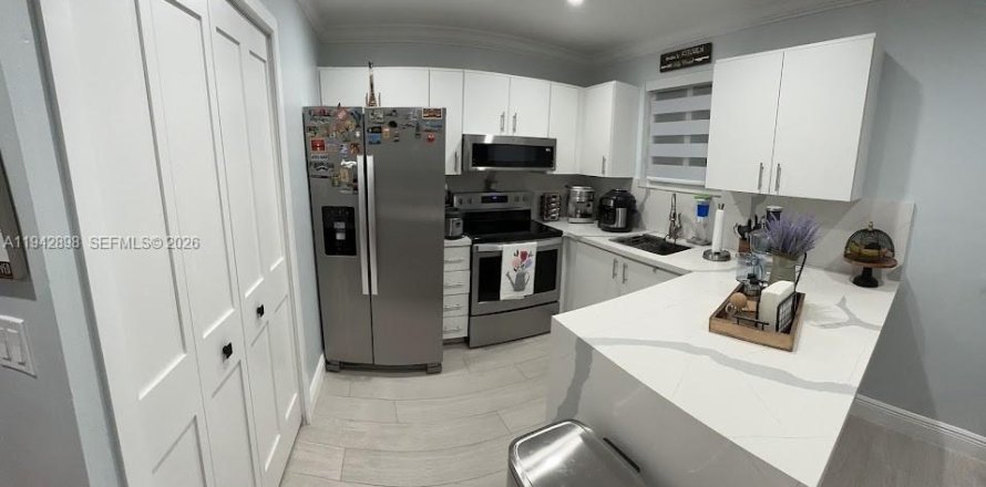 Condo à Miami, Floride, 3 chambres  № 1999226