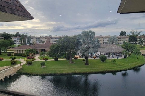 Condo in Lauderdale Lakes, Florida, 1 bedroom  № 922252 - photo 1
