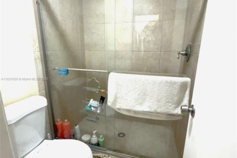 Condo in Coconut Creek, Florida, 2 bedrooms  № 1823557 - photo 12