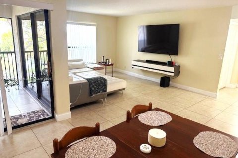 Condo in Coconut Creek, Florida, 2 bedrooms  № 1823557 - photo 4