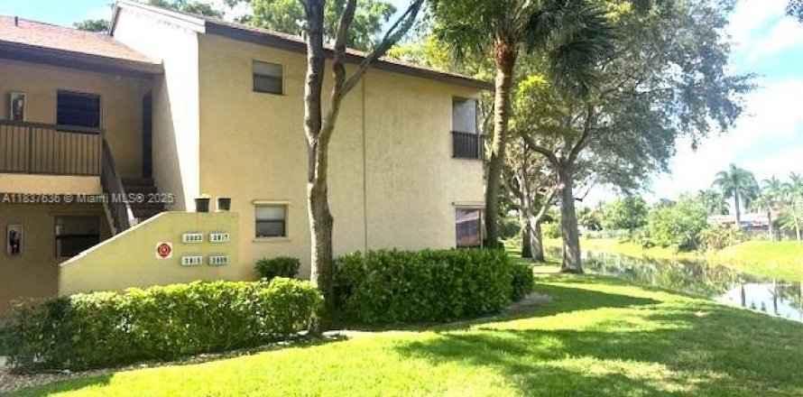 Condo in Coconut Creek, Florida, 2 bedrooms  № 1823557