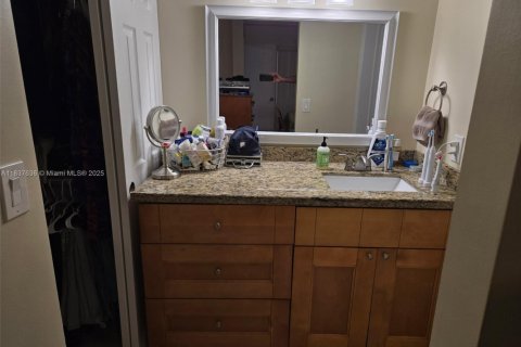Condo in Coconut Creek, Florida, 2 bedrooms  № 1823557 - photo 21