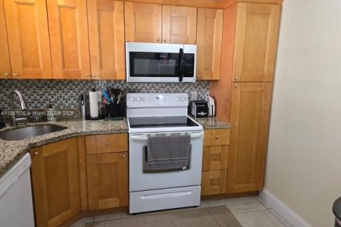 Condo in Coconut Creek, Florida, 2 bedrooms  № 1823557 - photo 7