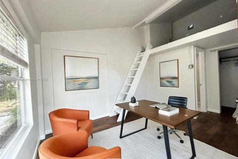 House in Miami, Florida 3 bedrooms, 107.02 sq.m. № 1970821 - photo 14