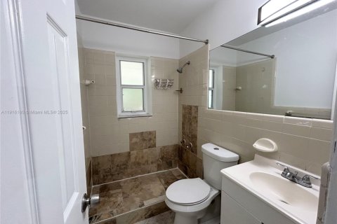 House in Miami, Florida 3 bedrooms, 107.02 sq.m. № 1970821 - photo 10