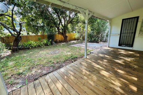 House in Miami, Florida 3 bedrooms, 107.02 sq.m. № 1970821 - photo 17