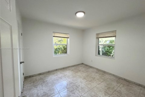 House in Miami, Florida 3 bedrooms, 107.02 sq.m. № 1970821 - photo 12