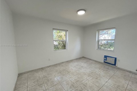 House in Miami, Florida 3 bedrooms, 107.02 sq.m. № 1970821 - photo 9