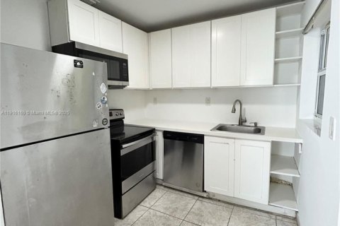 House in Miami, Florida 3 bedrooms, 107.02 sq.m. № 1970821 - photo 7