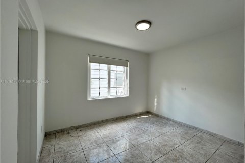 House in Miami, Florida 3 bedrooms, 107.02 sq.m. № 1970821 - photo 6