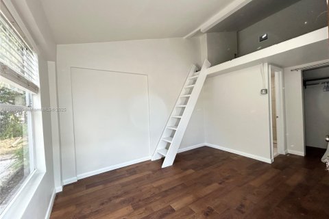 House in Miami, Florida 3 bedrooms, 107.02 sq.m. № 1970821 - photo 15