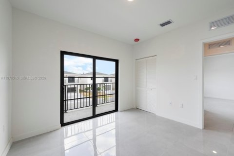 House in Florida City, Florida 5 bedrooms, 168.15 sq.m. № 2041991 - photo 20