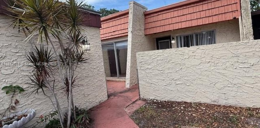Condo in Tamarac, Florida, 3 bedrooms  № 1756108