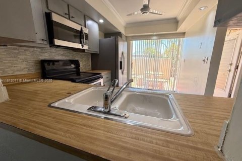 Condo in Tamarac, Florida, 3 bedrooms  № 1756108 - photo 5