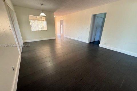 Condo in Tamarac, Florida, 3 bedrooms  № 1756108 - photo 7