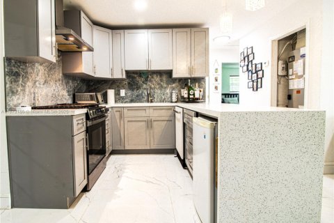 Casa en alquiler en Davie, Florida, 4 dormitorios, 120.77 m2 № 1921162 - foto 2