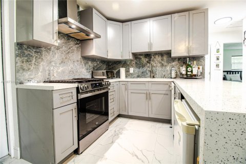 Casa en alquiler en Davie, Florida, 4 dormitorios, 120.77 m2 № 1921162 - foto 1