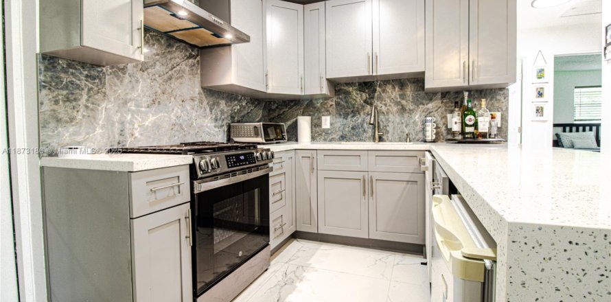 Casa en Davie, Florida 4 dormitorios, 120.77 m2 № 1921162