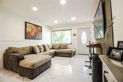 Casa en alquiler en Davie, Florida, 4 dormitorios, 120.77 m2 № 1921162 - foto 7