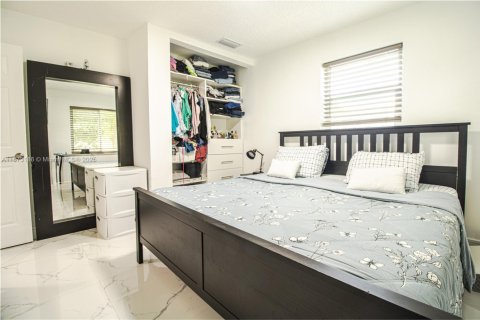 Casa en alquiler en Davie, Florida, 4 dormitorios, 120.77 m2 № 1921162 - foto 9